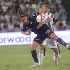 El turno de Carlos Isaac en el lateral derecho