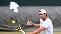 Wimbledon (United Kingdom), 24/06/2022.- Rafael Nadal of Spain practises at Wimbledon tennis courts ahead of the Wimbledon Championships 2022, Wimbledon, Britain, 24 June 2022. (Tenis, España, Reino Unido) EFE/EPA/NEIL HALL EDITORIAL USE ONLY
