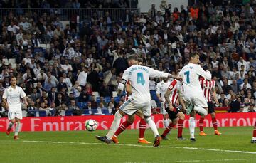 Cristiano Ronaldo draws the game after sending Modric's shoot to the net.