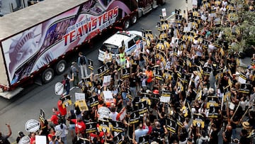 Actors, writers and other union members demonstrate as a Teamsters tractor-trailer truck passes in solidarity during a SAG-AFTRA and WGA picket in Manhattan in New York City, New York, U.S., August 22, 2023. REUTERS/Mike Segar