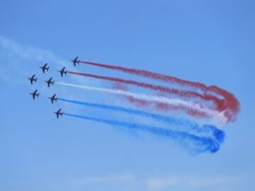 Exhibición de las fuerzas aéreas francesas antes de la salida de la primera etapa del Tour de Francia en Porto Vecchio.