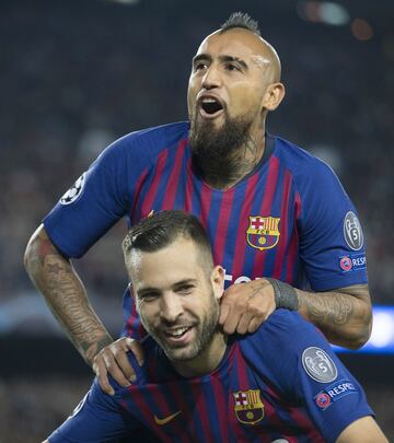 2-0. Jordi Alba elebr¨® el segundo gol con Arturo Vidal.