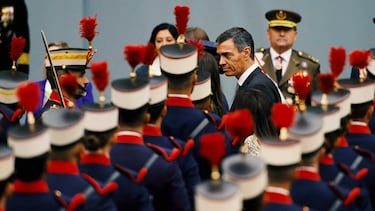 Pedro Sánchez durante el desfile del 12 de octubre en el día de la Hispanidad 2025.