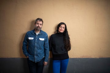 Juanma Latorre y Ester Rodríguez, miembros de Soleado, posan para AS.