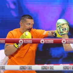 Usyk unhappy with ring canvas ahead of heavyweight title bout