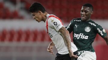 Jorge Carrascal durante un partido con River Plate.