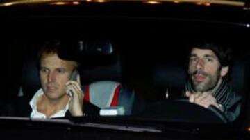 <b>RECONOCIMIENTO. </b>Ruud abandona la clínica con su agente.