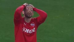 Loyola no lo podía creer: ¡al chileno le sacaron este gol en la línea!