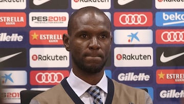 Abidal en rueda de prensa. 