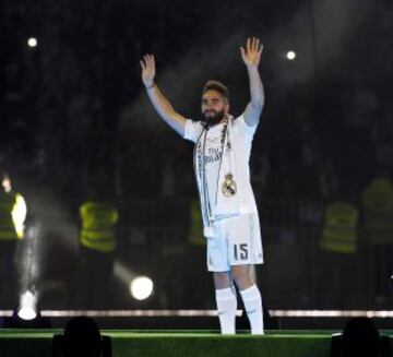  Fin de fiesta en el estadio Santiago Bernabéu con toda la afición.