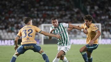 Carlos Isaac, en un lance contra el Racing de Santander