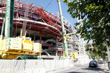 Las obras del Santiago Bernabéu por fuera.