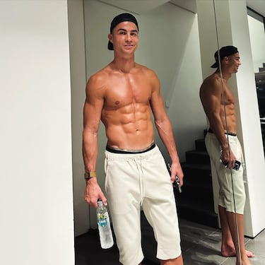 Cristiano Ronaldo presume de forma física a sus 40 años