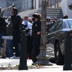 US Capitol on lockdown: Officer and suspect killed in attack