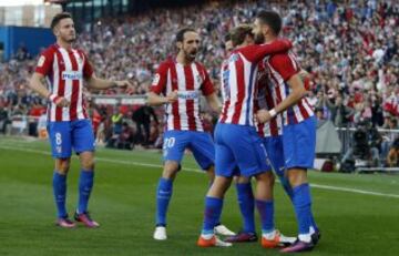 El equipo celebra el 1-0 de Carrasco. 