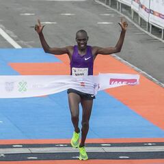 Presentaron playera y medalla del Maratón de la CDMX 2021