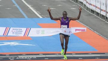 Presentaron playera y medalla del Maratón de la CDMX 2021