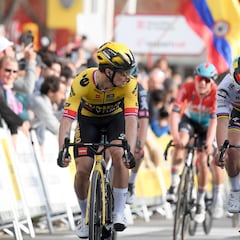 Roglic asesta el primer golpe a Evenepoel en el estreno de la Volta