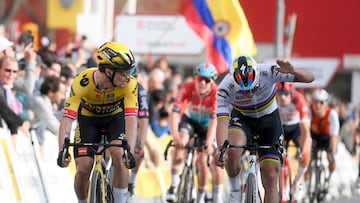 Roglic asesta el primer golpe a Evenepoel en el estreno de la Volta 