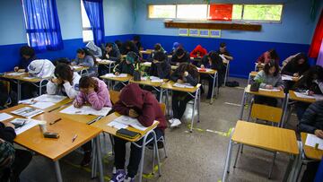 Santiago, 27 de julio 20024
El primer ensayo masivo, gratuito y presencial de preparacíon para la prueba de Acceso a la Educación Superior (PAES) 2024, donde podrán participar los 20.000 estudiantes inscritos en “Preuniversitarios en Red”
Preuniversitarios en Red es un programa gratuito dirigido a estudiantes de cuarto medio de la Región Metropolitana
Edwin Navarro/Aton Chile