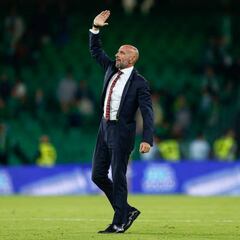 Monchi se piensa su futuro