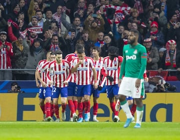 Joao Félix anotó el 1-0 de penalti.