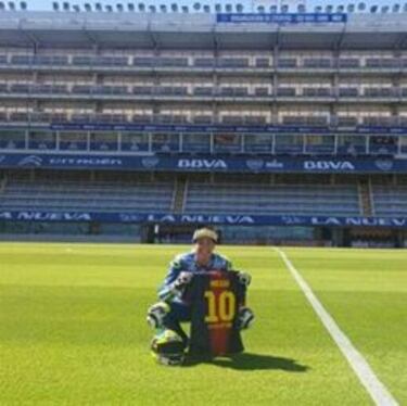 Aleix sac車 la camiseta de Leo Messi en La Bombonera