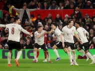 Substitute Gue-sung Cho strikes late to give Midtjylland a vital away victory over Forest at a soaked City Ground.