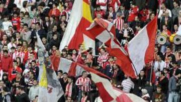 <b>COLORIDO. </b>La afición del Sporting acompaña a su equipo en todos los desplazamientos.