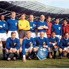 Di Stéfano capitaneó a la FIFA en Wembley en 1963