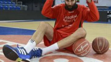 Giannis Bourousis.