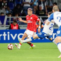 Julián Araujo añade músculo a la defensa amarilla