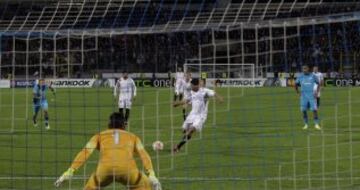 0-1. Bacca marco el primer tanto de penalti.