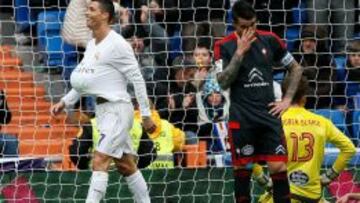 Hugo Mallo se lamenta tras el cuarto gol de Cristiano.