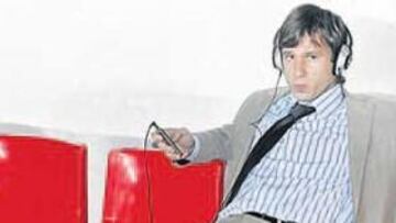 <b>AISLADO. </b>Cassano, en el banquillo de Tarragona antes de que diera comienzo el partido de Liga contra el Nástic.