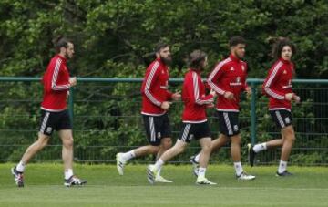 Gareth Bale, Joe Ledley y Joe Allen.