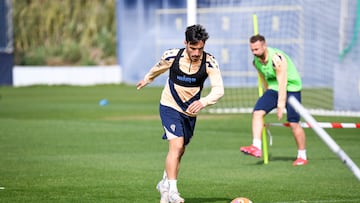 Iza Carcelén entrenando en la Ciudad Deportiva Bahía de Cádiz.