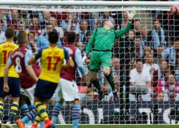 Alexis Sánchez brilló en su primera temporada en Arsenal y ganó la Copa FA.