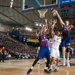 El Madrid aplaude a Navarro y luego se rinde al Barcelona