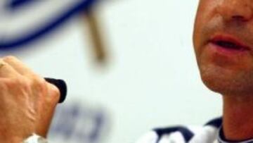 <b>SATISFECHO.</B> El técnico donostierra ha dado buena nota a la primera gira asiática del equipo, a pesar de que los resultados no han acompañado al juego y al buen estado físico de la plantilla.