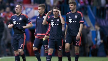 Los jugadores del Bayern tras caer en el Vicente Calder&oacute;n contra el Atl&eacute;tico. 