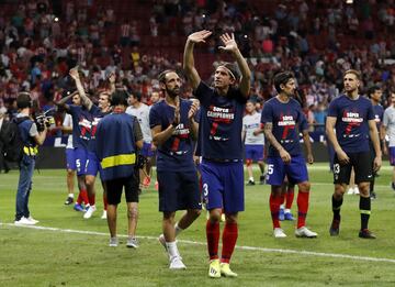 El Atlético celebró la Supercopa de Europa con su afición