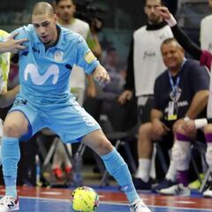 El Movistar se exhibe y se mete en la final en un pabellón lleno