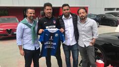 Diego Simeone posó con la playera del Querétaro