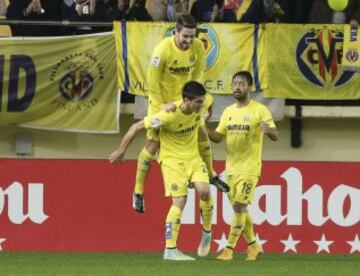 2-0. Gerard celebra con sus compañeros el segundo tanto.