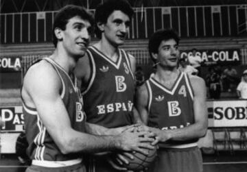 Es el máximo anotador de la historia de la selección española (3.358 puntos en total) y también es el que más tiempo fue internacional (más de 15 años). En la imagen Epi con Romay y Villacampa.