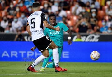 1-1. Vinicius Junior marca el primer gol.