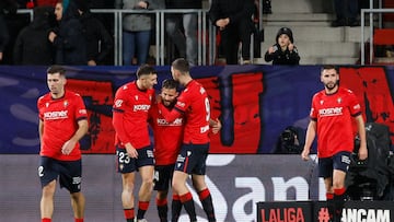 Rubén García celebra su tanto con sus compañeros.