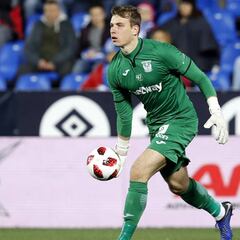 El Real Madrid medita repatriar a Lunin y cederlo a otro equipo