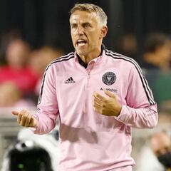 Phil Neville renueva con Inter Miami para la MLS 2023